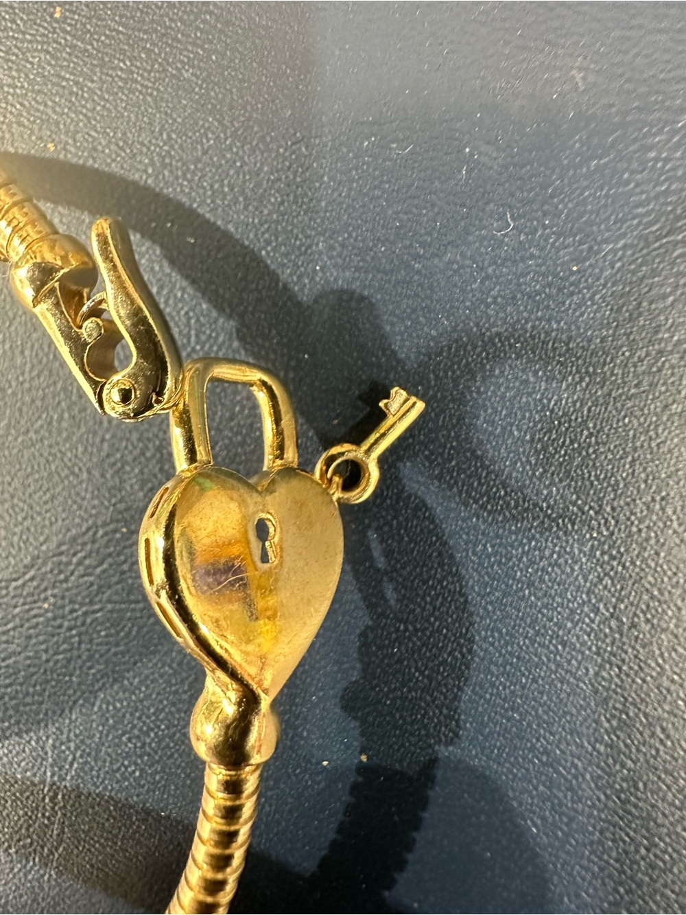14k Gold-Plated Heart & Key Tubogas Bangle Bracelet - Gold - Picture 4 of 6